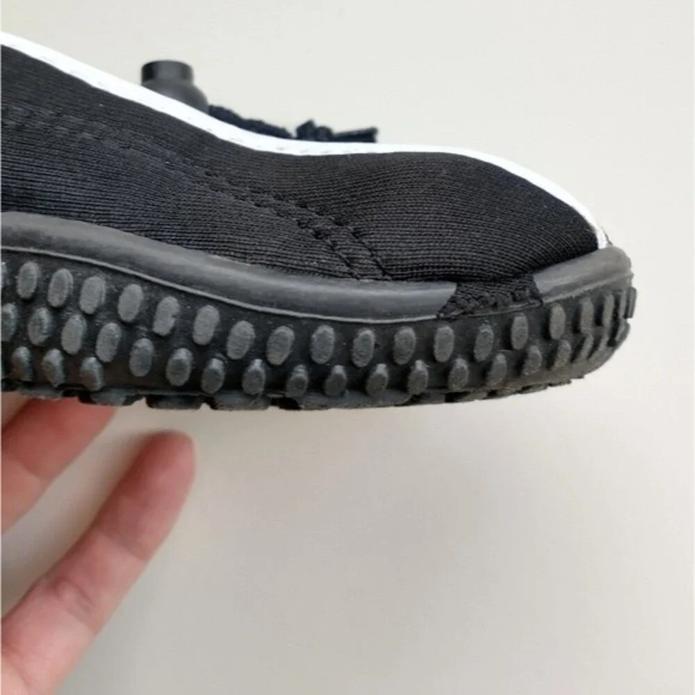 Kid's Rockin Black Water Shoes Size 2 Youth